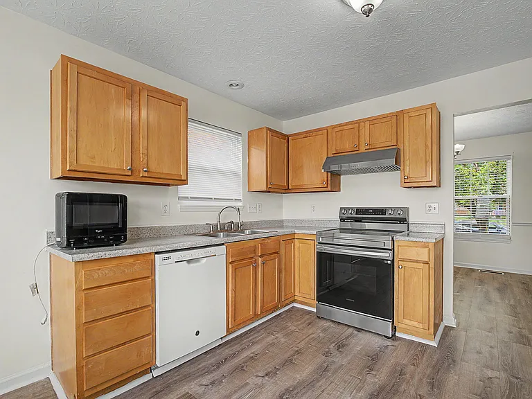 7973 Seabury Ct — Photo 17