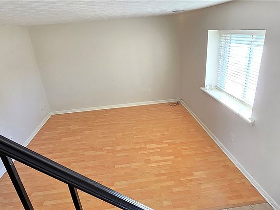 4th image of 145 Windsorshire Dr