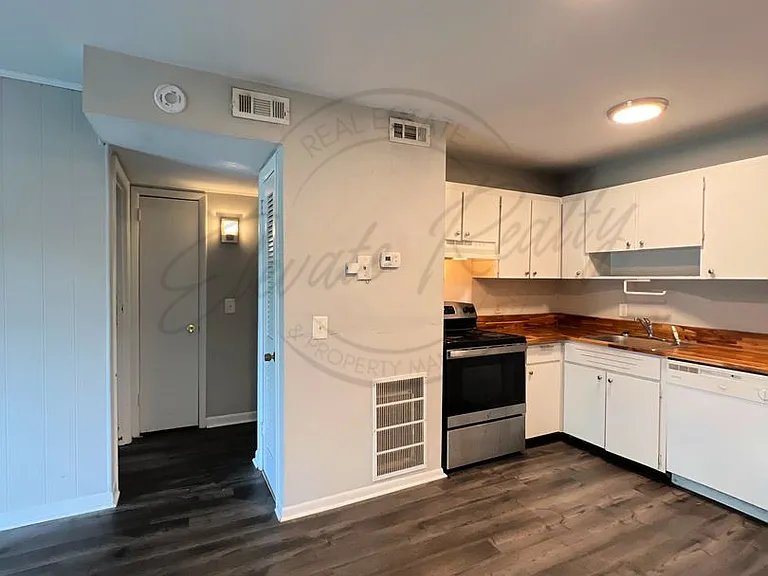 555 N Dupont Ave #A6 — Photo 6