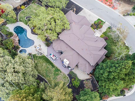 4th image of 3242 Warren Ln