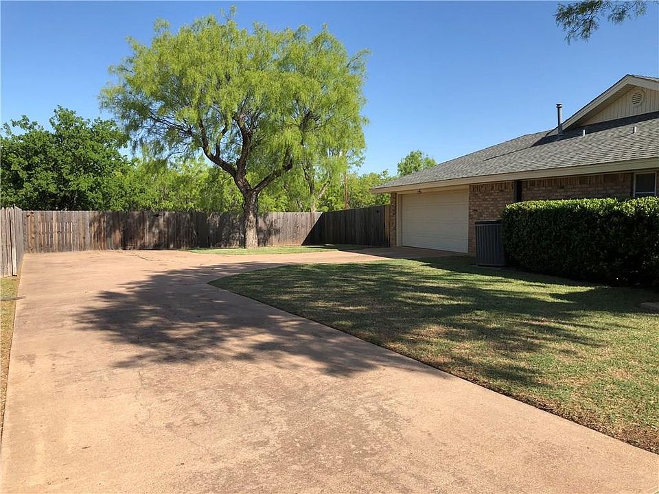 1st image of 826 Green Valley Dr