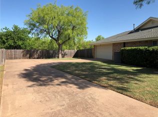 826 Green Valley Dr, Abilene, TX 79601