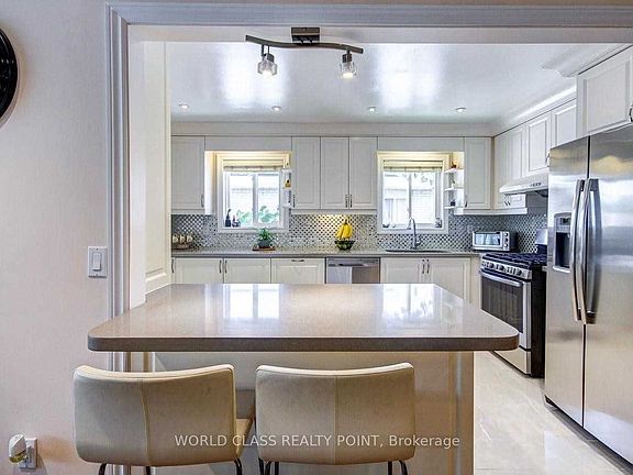 4th image of 169 Edmonton Dr