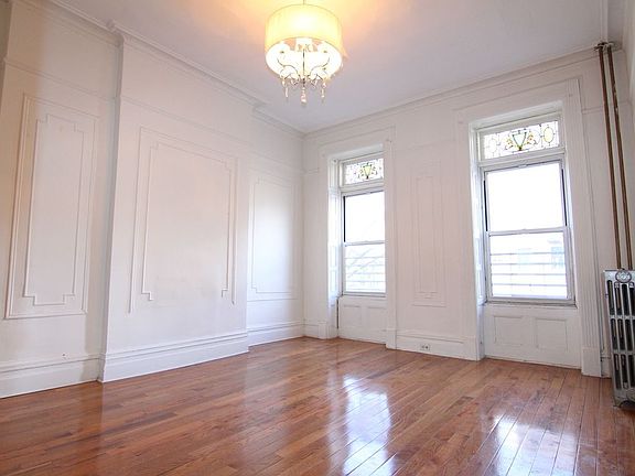 4th image of 488 Marion St #2