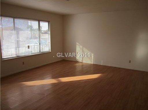 5th image of 727 Covina Dr
