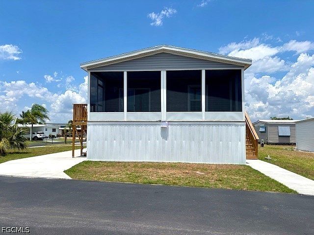 1st image of 302 Shoreland Dr