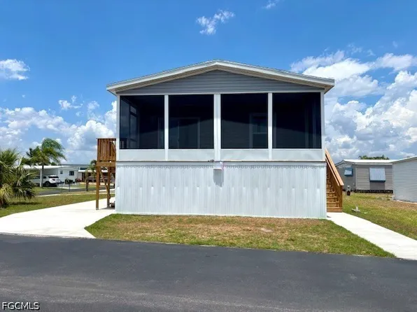 302 Shoreland Dr, Fort Myers, FL 33905