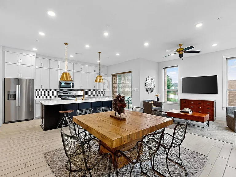 1077 Maverick Dr — Photo 10