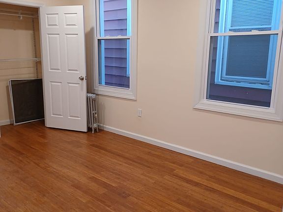 4th image of 158 Armstrong Ave