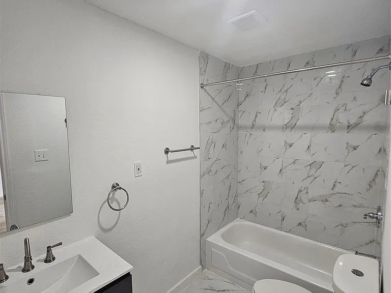 3009 Lincoln St — Photo 5