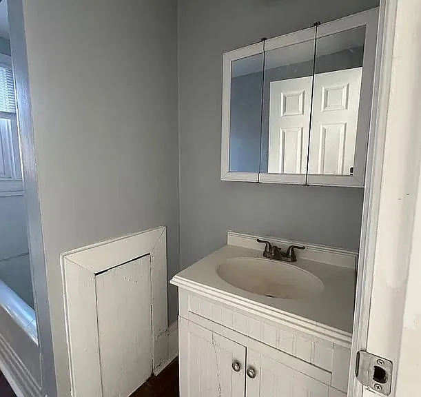 1127 N Royal Ave #B — Photo 6