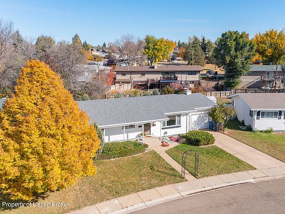 2nd image of 1094 Foster Dr