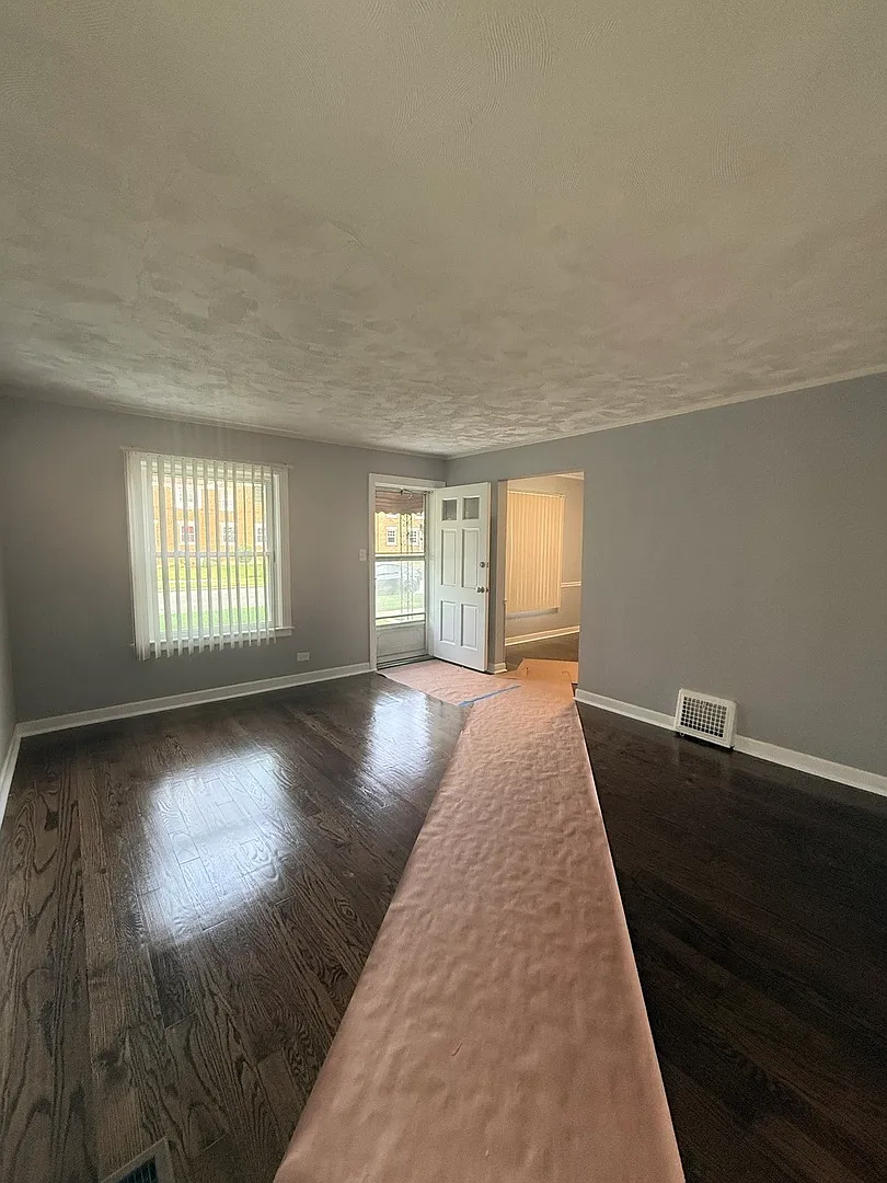 2 bed, 1000 sqft, $1,800 — Photo 3
