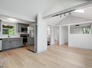 106 Breakneck Rd, Highland Lakes, NJ 07422