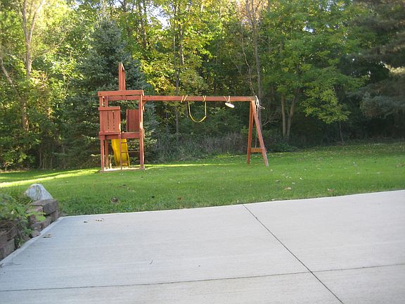3rd image of 1939 Thorpe Cir