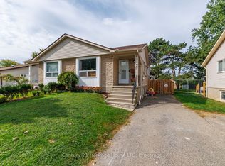 7 McNicholl Cir, Saint Catharines, ON L2N 7C5