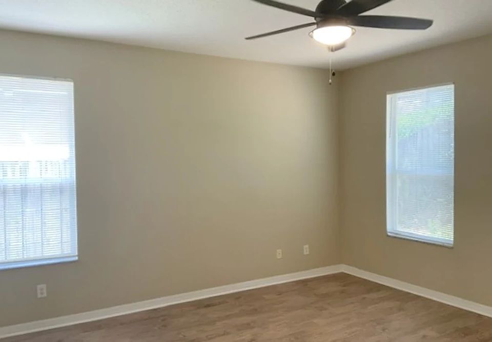 1st image of 350 Oak Springs Dr