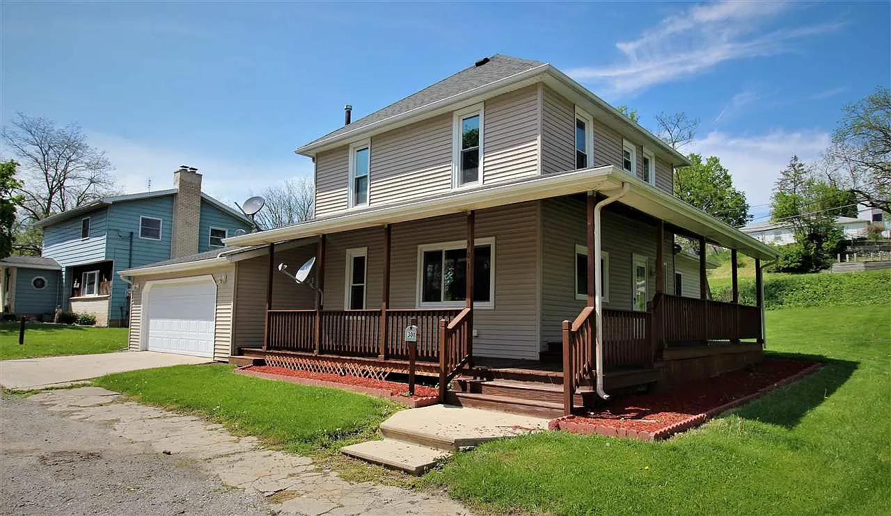 301 W Hazel St photo 1