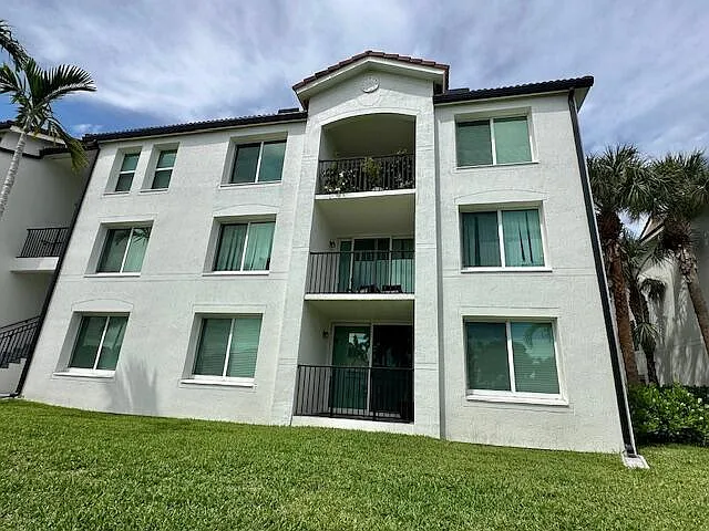 402 Villa Cir #402 — Photo 20