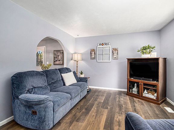 2nd image of 51494 Pleasant Dr
