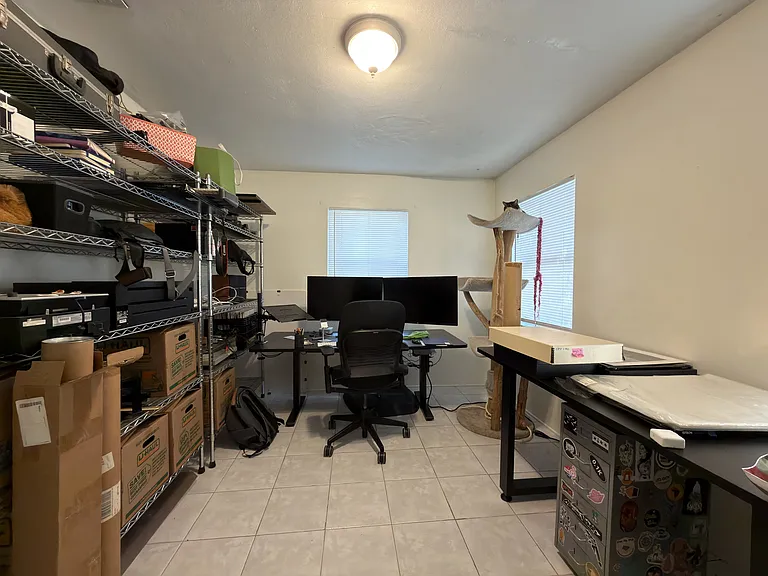 1424 NW 6th Pl — Photo 7