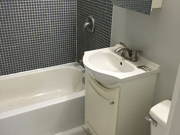 4th image of 8819 S Fairfield Ave