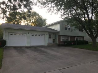 212 Meadow Ln, Iowa Falls, IA 50126