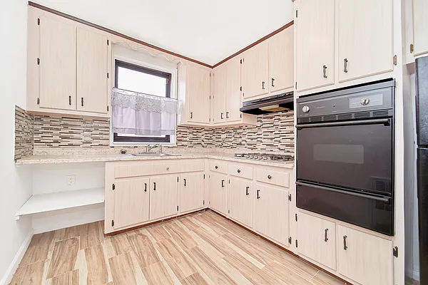 Sold by Compass | media 8