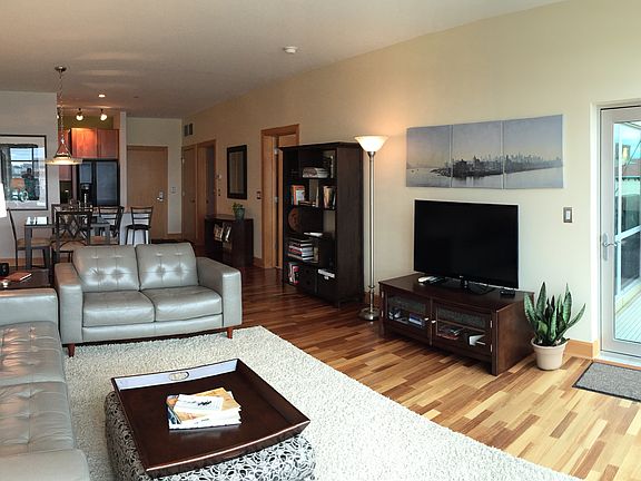 2nd image of 1550 E Royall Pl Unit 402