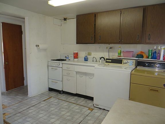 4th image of 925 Woodlawn Ave