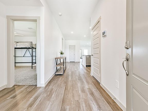 3rd image of 1702 Perch St