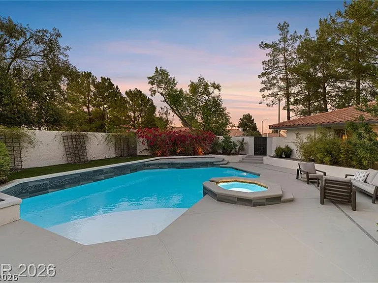 2233 Versailles Ct — Photo 5