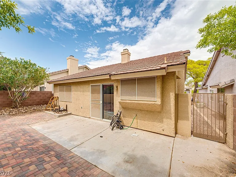 9829 Panorama Cliff Dr — Photo 2