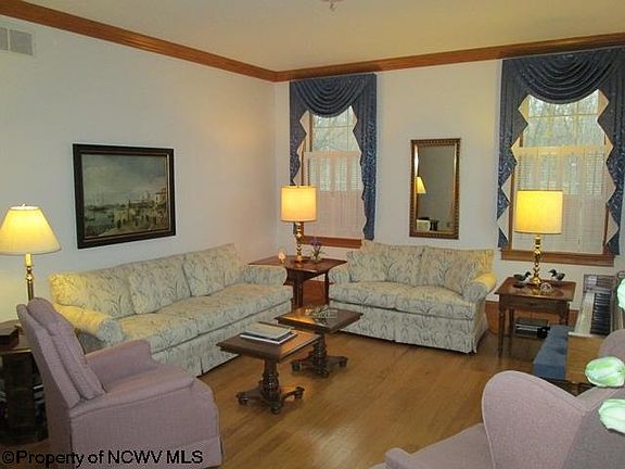 3rd image of 1050 Twelve Oaks Dr