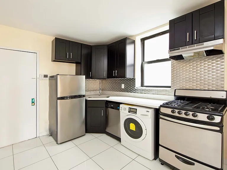 209 W 109th St #3F — Photo 4