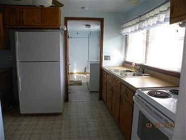 4th image of 4860 Ivanhoe Ave