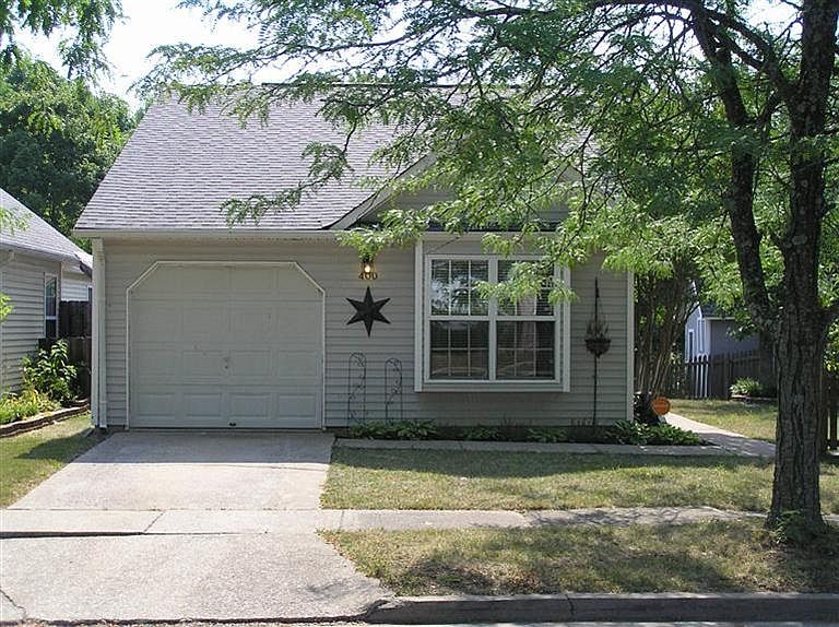 1st image of 400 Chelsea Woods Dr