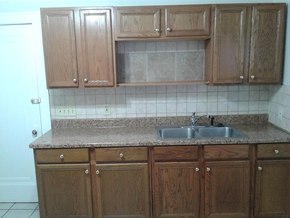 1st image of 1673 Victoria Ave #1673