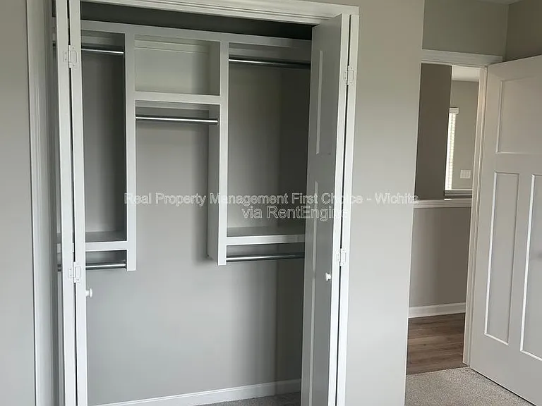 902 E Bellows St — Photo 33