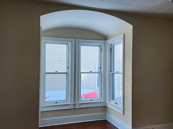 Bay window Living Room