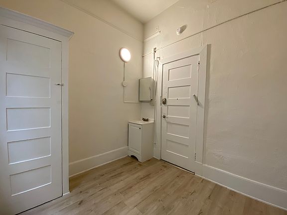 3rd image of 706 Kearny St #17