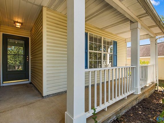 3rd image of 104 Lazy Willow Way