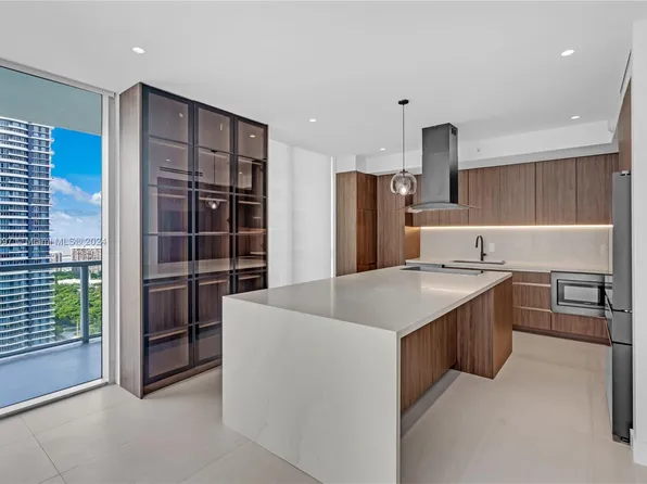 1111 SW 1st Ave, Miami, FL