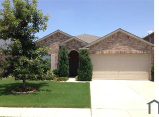 8821 Whirlwind Trl, Aubrey, TX 76227