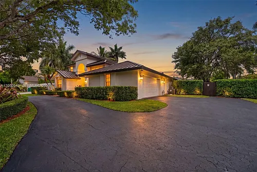 8224 SW 178th Ter Photo 1