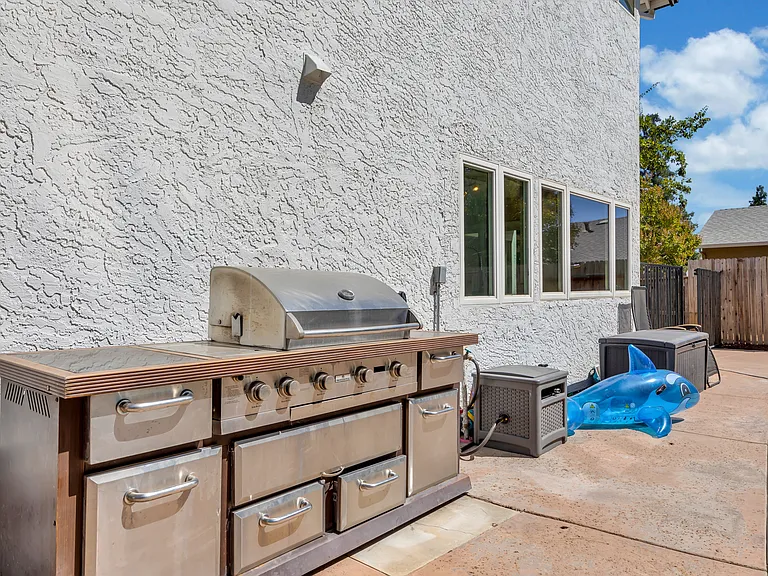 8024 Caymus Dr — Photo 21
