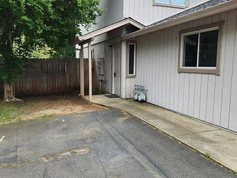 2339 Ferry St — Photo 1