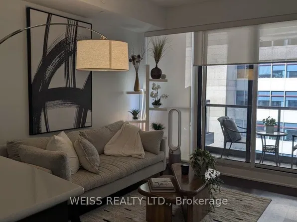 30 Roehampton Ave #609, Toronto, ON M4P 0B9