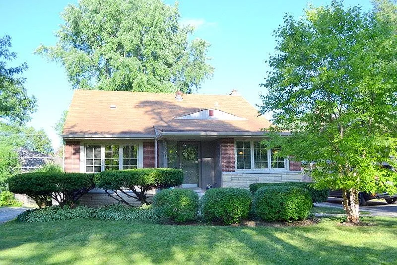 1345 Sherwood Rd photo 1