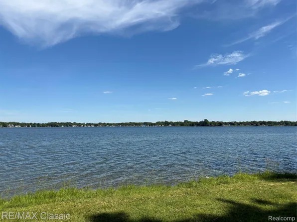 Vacant Main St, Whitmore Lake, MI 48189